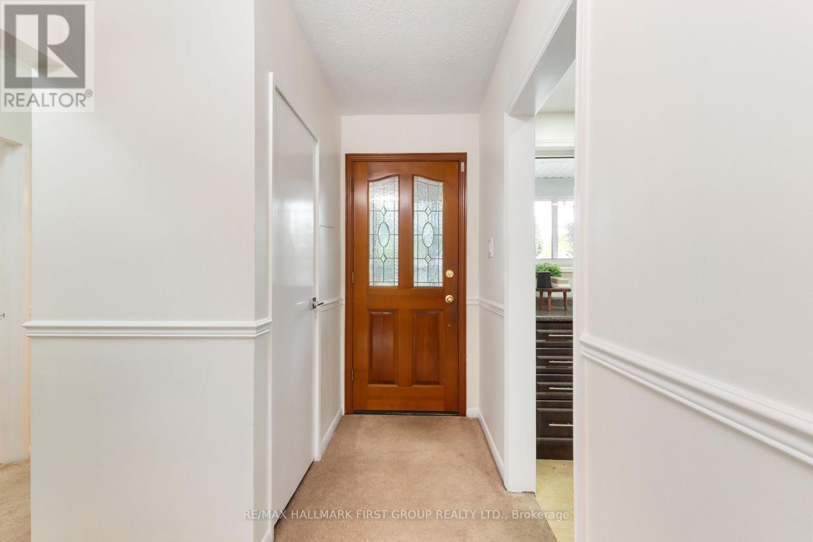 945 Donovan Crescent, Whitby, Ontario  L1N 3G4 - Photo 3 - E13493936