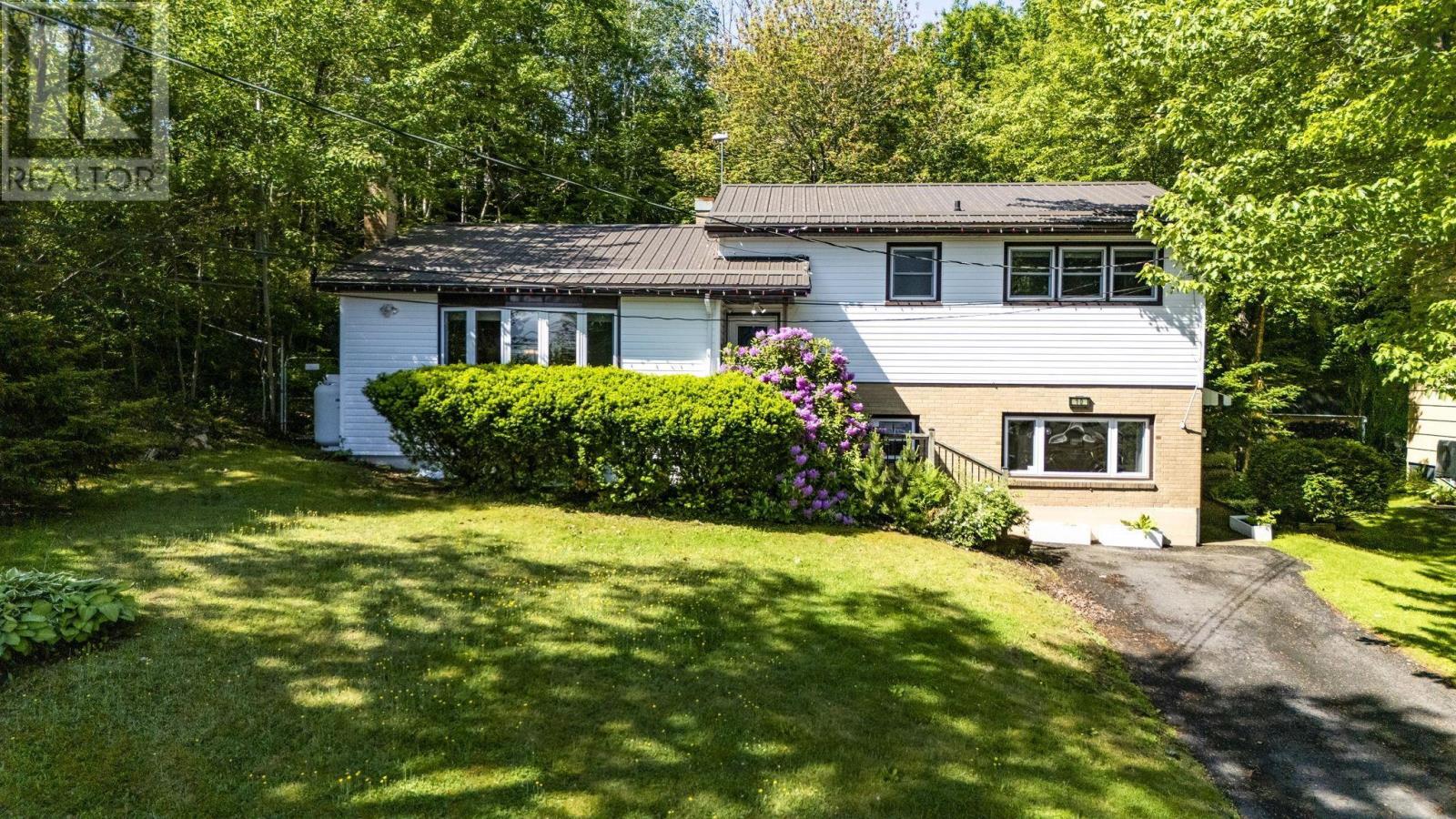 10 Plymouth Street, Halifax, Nova Scotia  B3M 2S2 - Photo 2 - 202615641