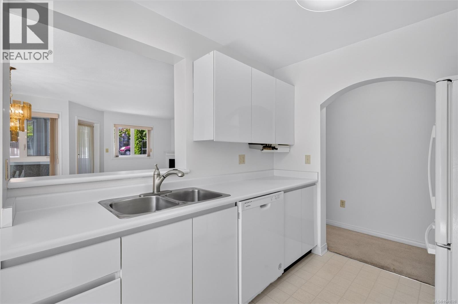 103 1807 Oak Bay Ave, Victoria, British Columbia  V8R 1C1 - Photo 15 - 1041628