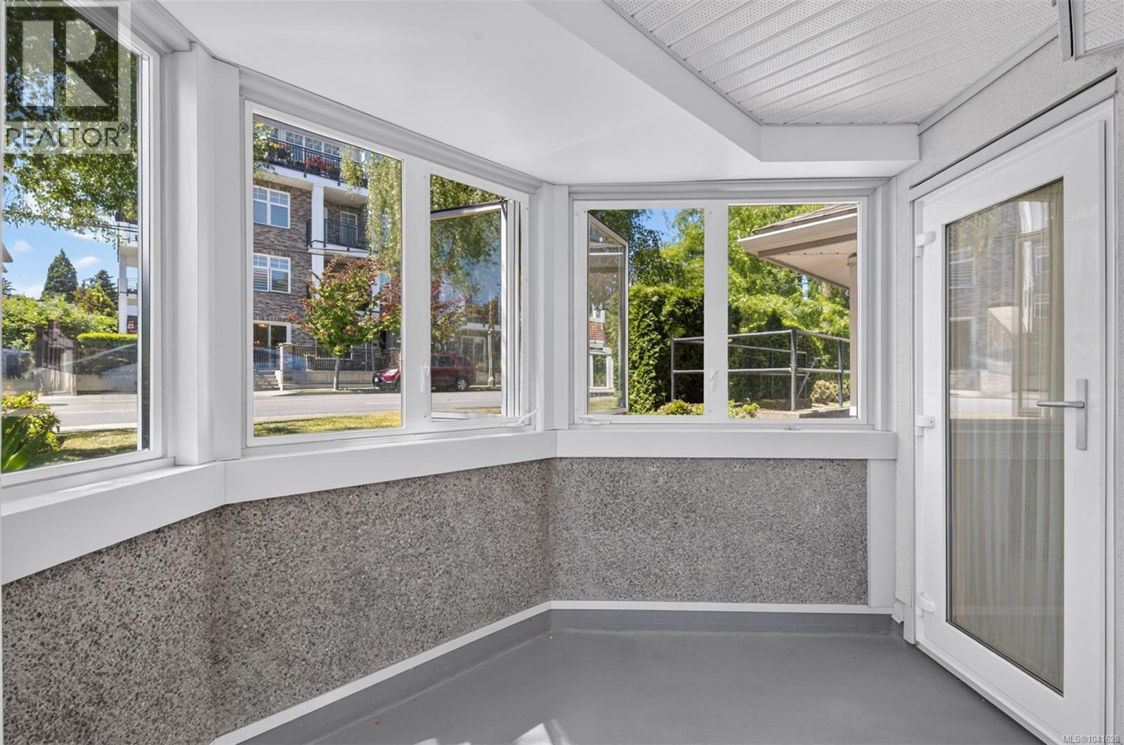103 1807 Oak Bay Ave, Victoria, British Columbia  V8R 1C1 - Photo 27 - 1041628