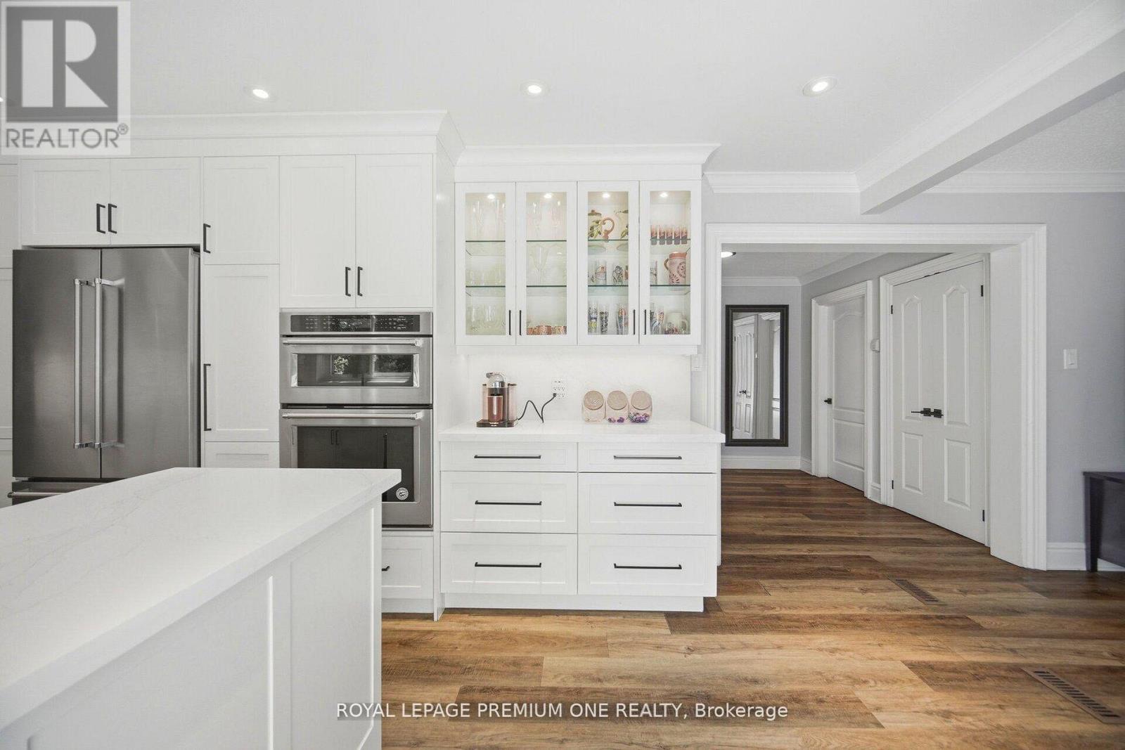 2301 Nikanna Road, Mississauga, Ontario  L5C 2W8 - Photo 13 - W13494124