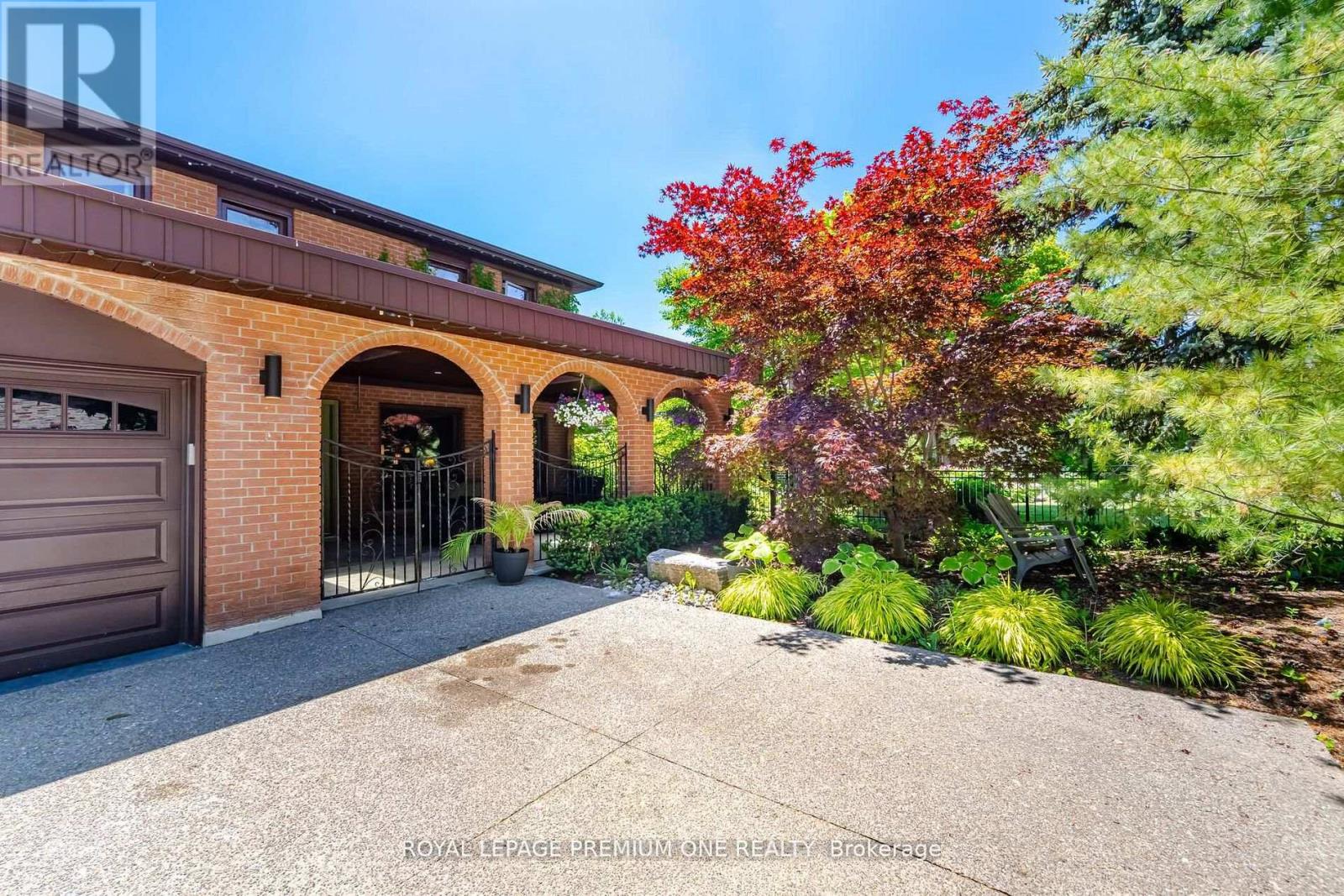 2301 Nikanna Road, Mississauga, Ontario  L5C 2W8 - Photo 3 - W13494124