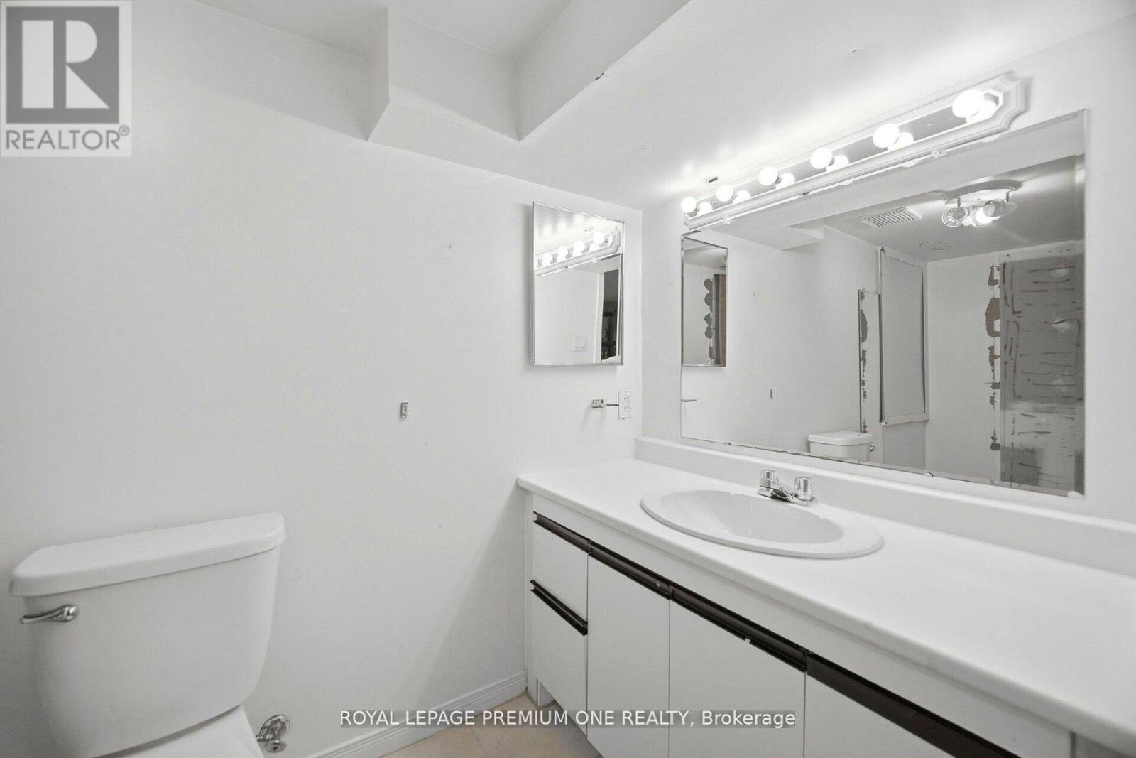 2301 Nikanna Road, Mississauga, Ontario  L5C 2W8 - Photo 42 - W13494124