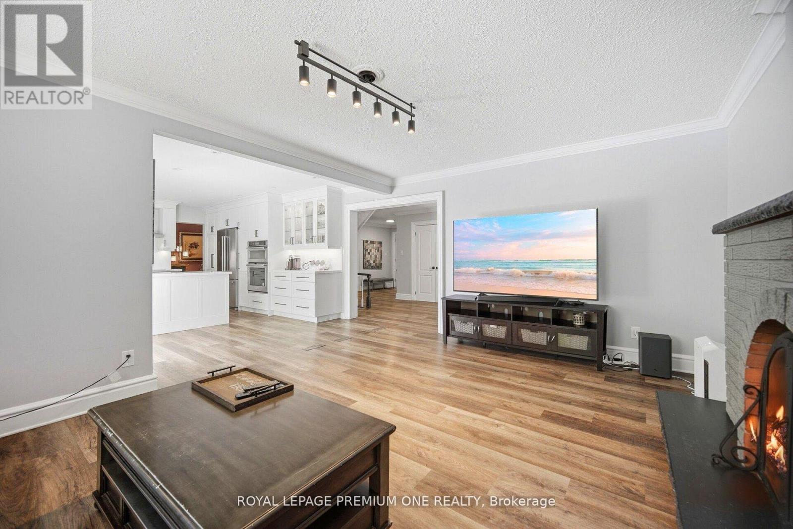 2301 Nikanna Road, Mississauga, Ontario  L5C 2W8 - Photo 8 - W13494124