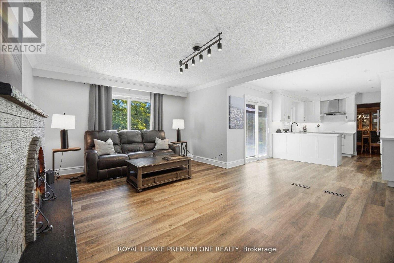 2301 Nikanna Road, Mississauga, Ontario  L5C 2W8 - Photo 9 - W13494124