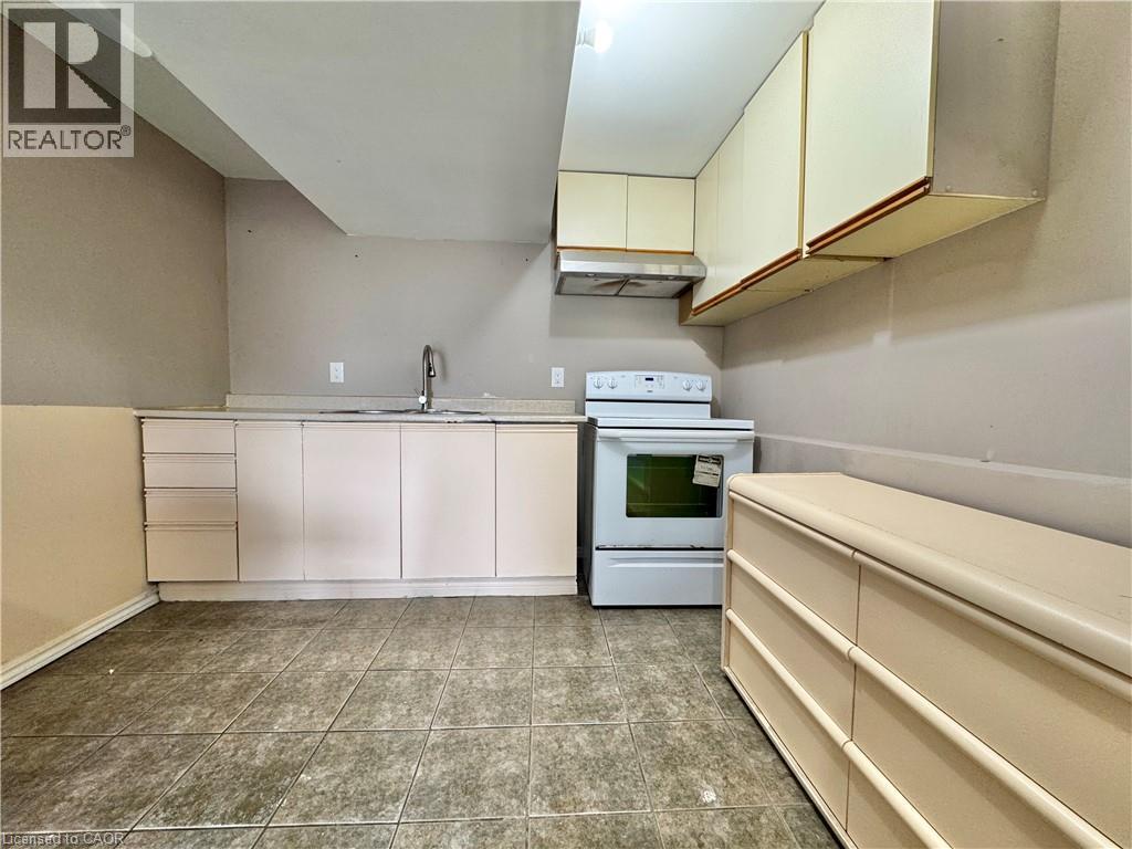 894 Strasburg Road Unit# Basement, Kitchener, Ontario  N2E 2K4 - Photo 5 - 40842681