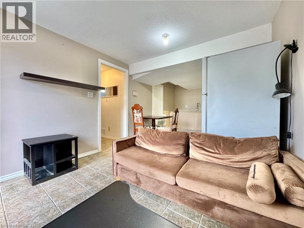 894 Strasburg Road Unit# Basement, Kitchener, Ontario  N2E 2K4 - Photo 3 - 40842681