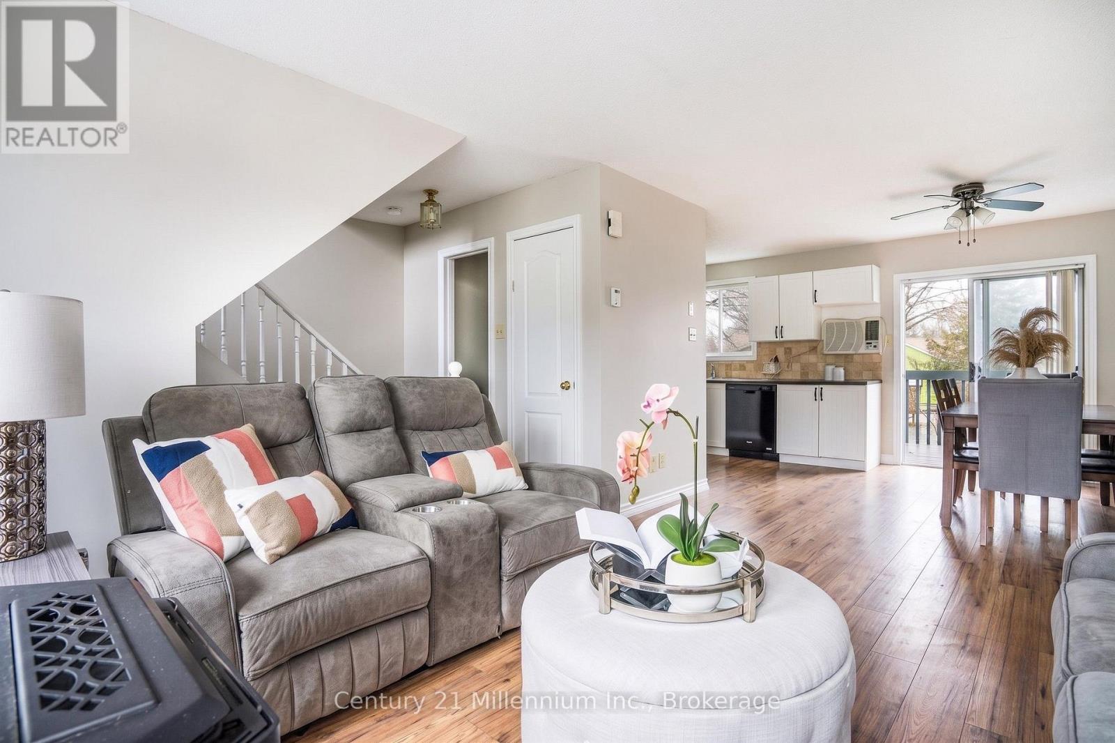 4 - 10 Baker Street, Wasaga Beach, Ontario  L9Z 2H1 - Photo 4 - S13494420