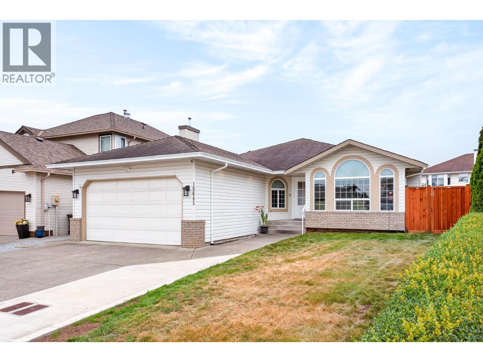 19645 Somerset Drive, Pitt Meadows, British Columbia  V3Y 2L3 - Photo 2 - R3139893