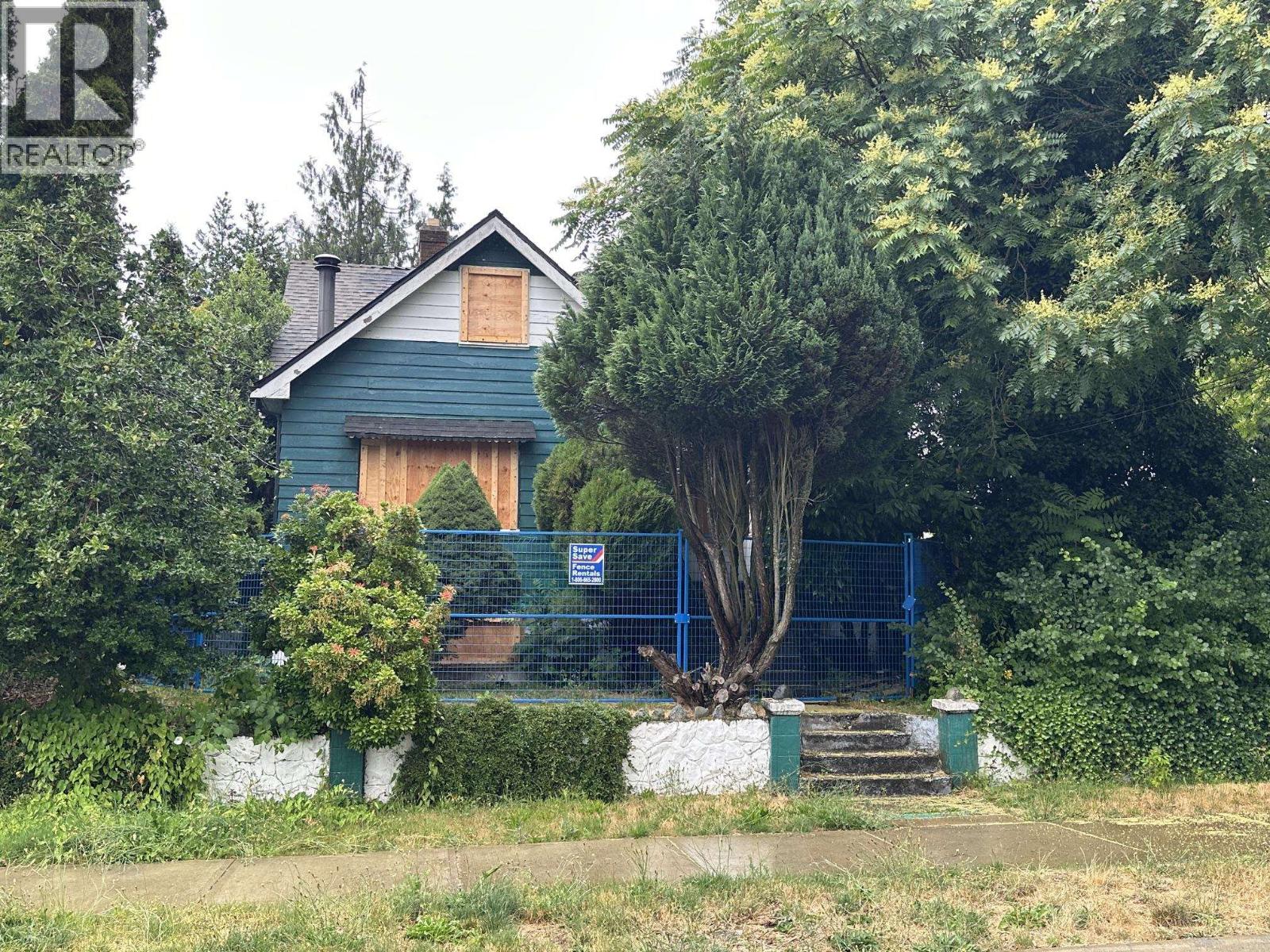 2005 Ninth Avenue, New Westminster, British Columbia  V3M 3G6 - Photo 2 - R3140241