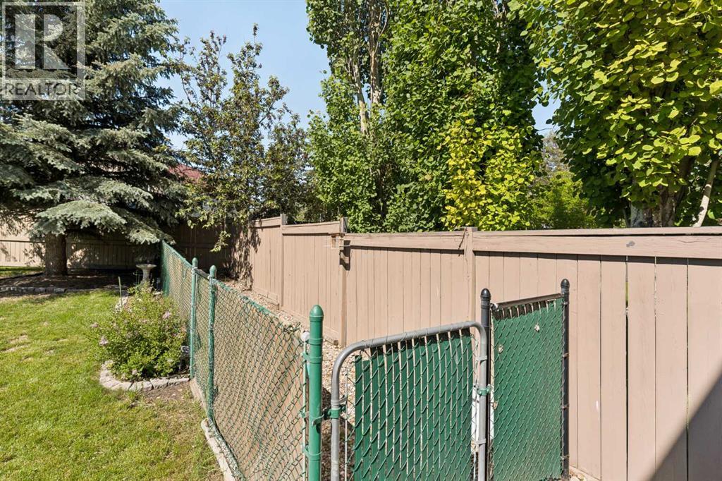 11 Somerglen Court Sw, Calgary, Alberta  T2Y 3V5 - Photo 36 - A2323476