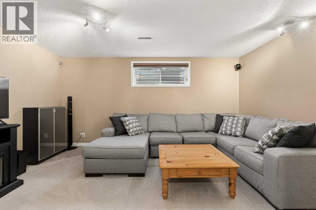 11 Somerglen Court Sw, Calgary, Alberta  T2Y 3V5 - Photo 30 - A2323476