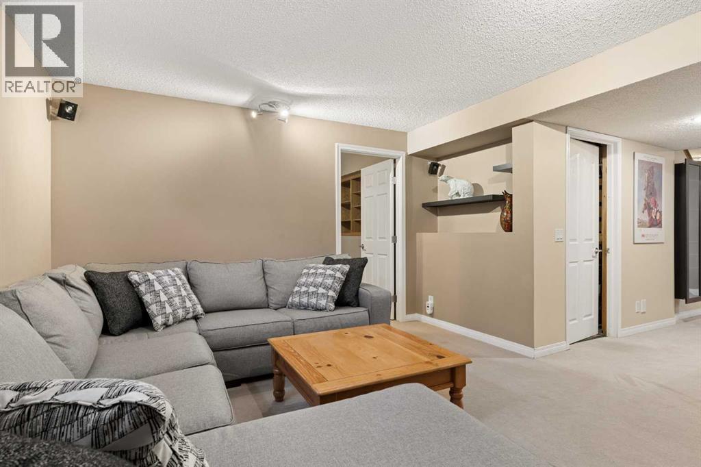 11 Somerglen Court Sw, Calgary, Alberta  T2Y 3V5 - Photo 31 - A2323476