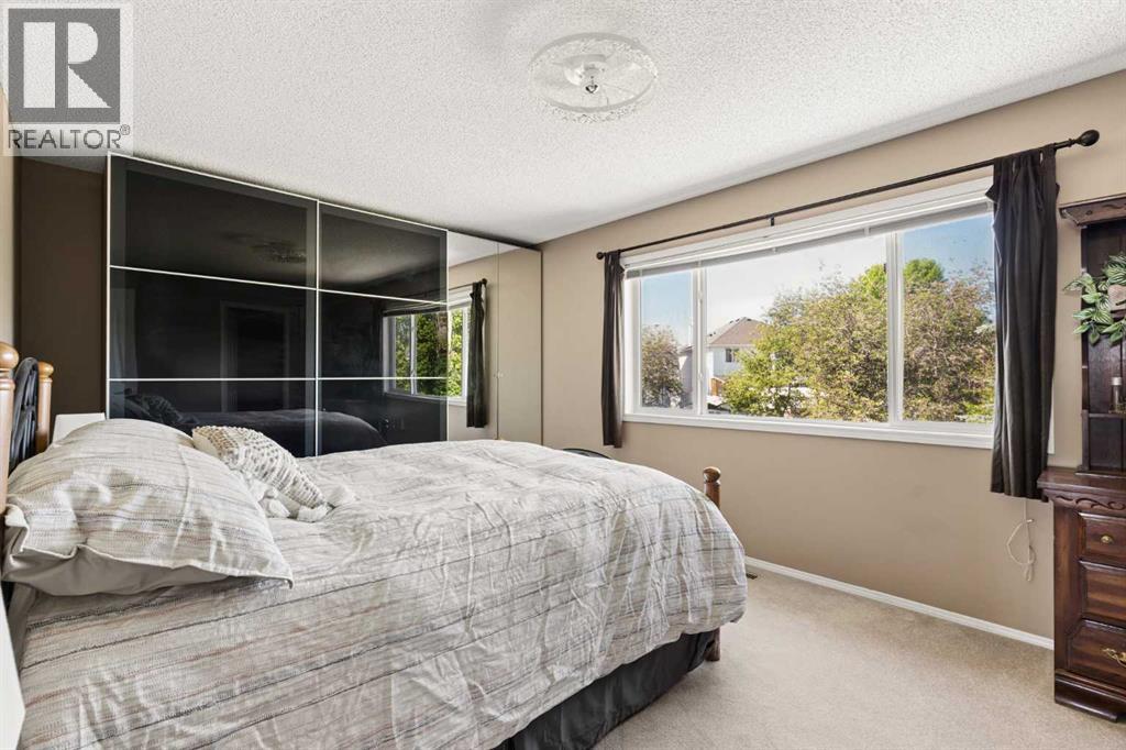 11 Somerglen Court Sw, Calgary, Alberta  T2Y 3V5 - Photo 18 - A2323476