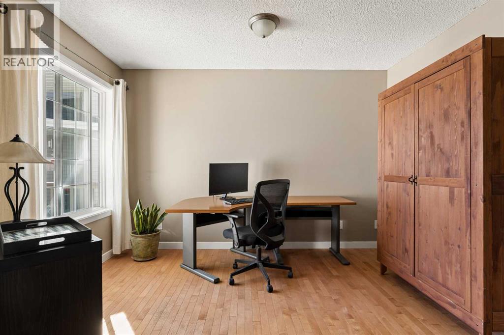 11 Somerglen Court Sw, Calgary, Alberta  T2Y 3V5 - Photo 12 - A2323476
