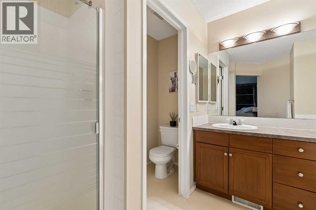 11 Somerglen Court Sw, Calgary, Alberta  T2Y 3V5 - Photo 22 - A2323476