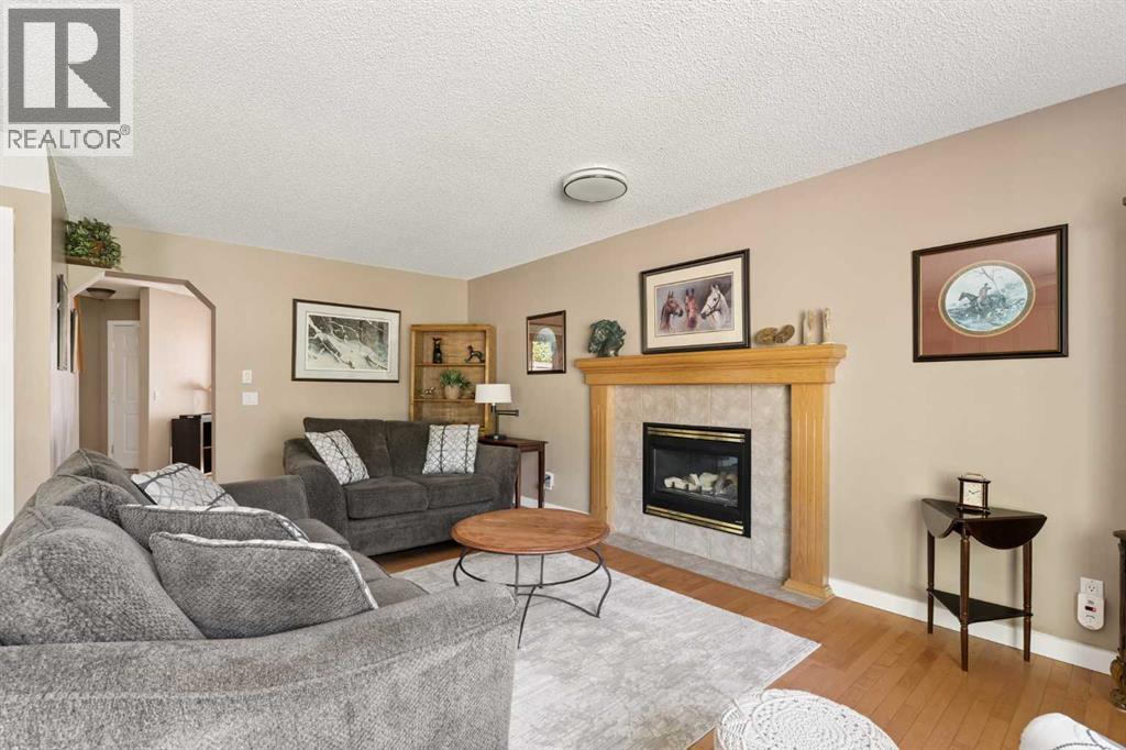 11 Somerglen Court Sw, Calgary, Alberta  T2Y 3V5 - Photo 3 - A2323476