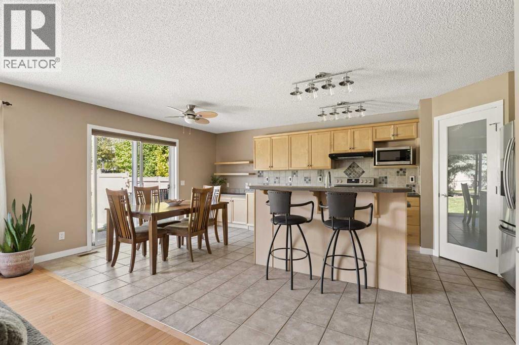 11 Somerglen Court Sw, Calgary, Alberta  T2Y 3V5 - Photo 4 - A2323476