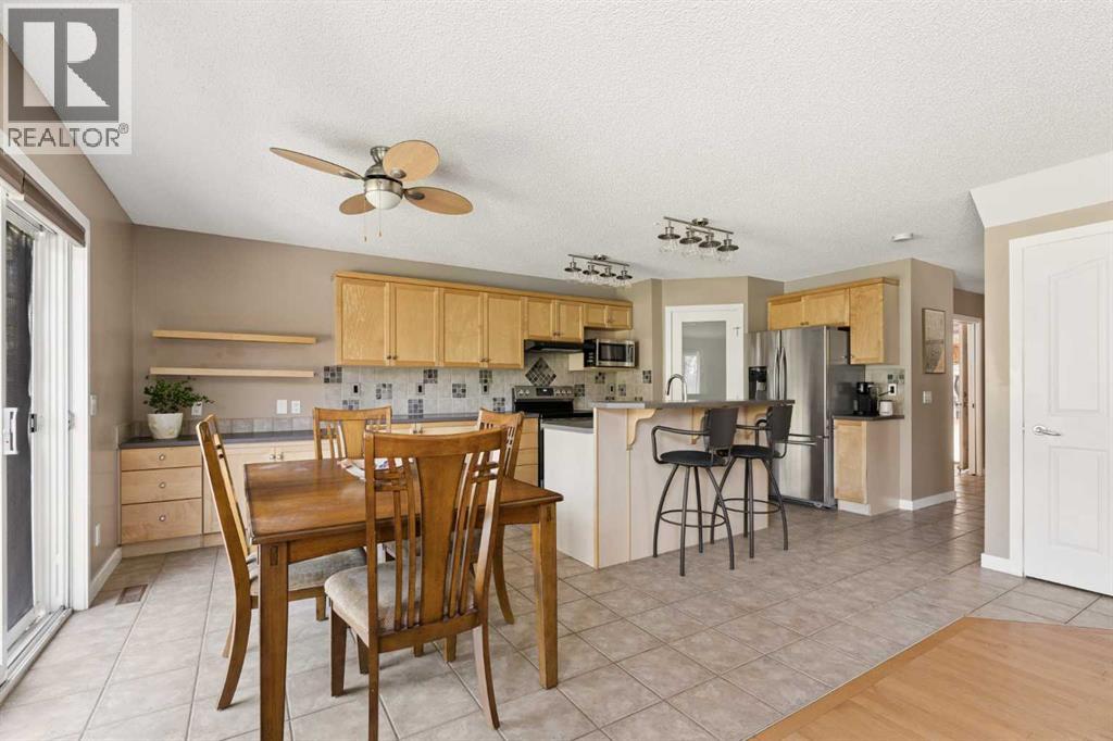 11 Somerglen Court Sw, Calgary, Alberta  T2Y 3V5 - Photo 6 - A2323476