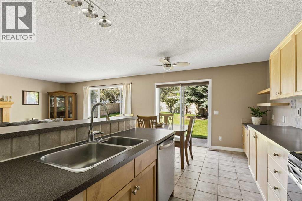 11 Somerglen Court Sw, Calgary, Alberta  T2Y 3V5 - Photo 9 - A2323476