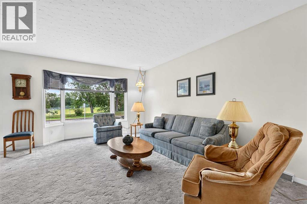 3227 Collingwood Drive Nw, Calgary, Alberta  T2L 0R7 - Photo 4 - A2323819