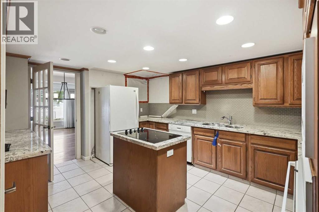 16 Wood Crescent Sw, Calgary, Alberta  T2W 4B6 - Photo 8 - A2324011