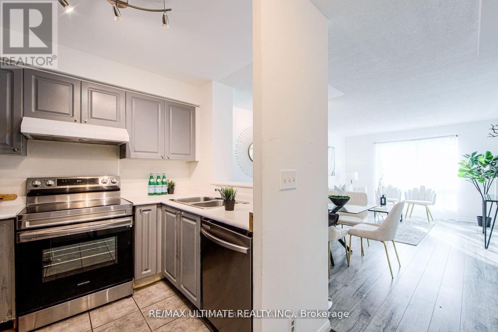703 - 11 Lee Centre Drive, Toronto, Ontario  M1H 3J5 - Photo 3 - E13479902