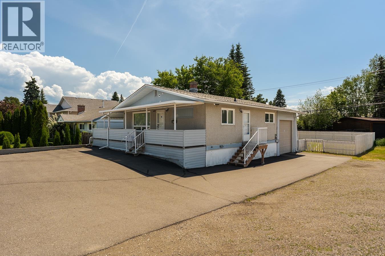 2469 15th Avenue, Prince George, British Columbia  V2M 1S5 - Photo 2 - R3140305