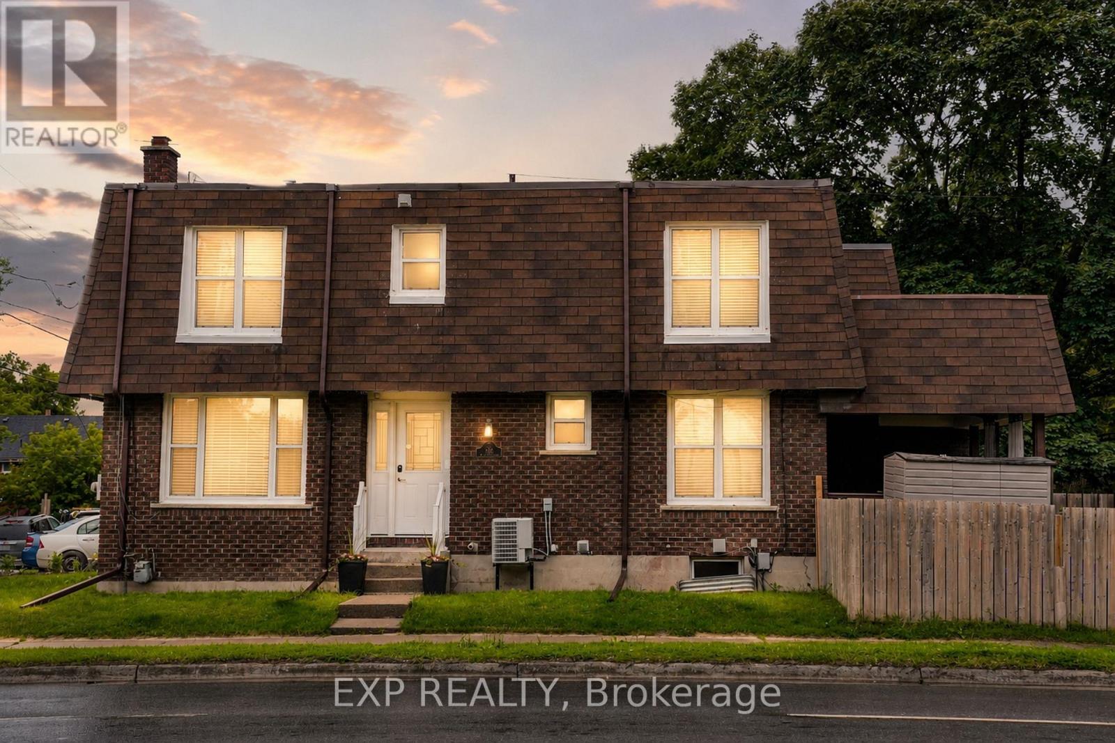 246 Mary Street N, Oshawa, Ontario  L1G 5C4 - Photo 2 - E13494412