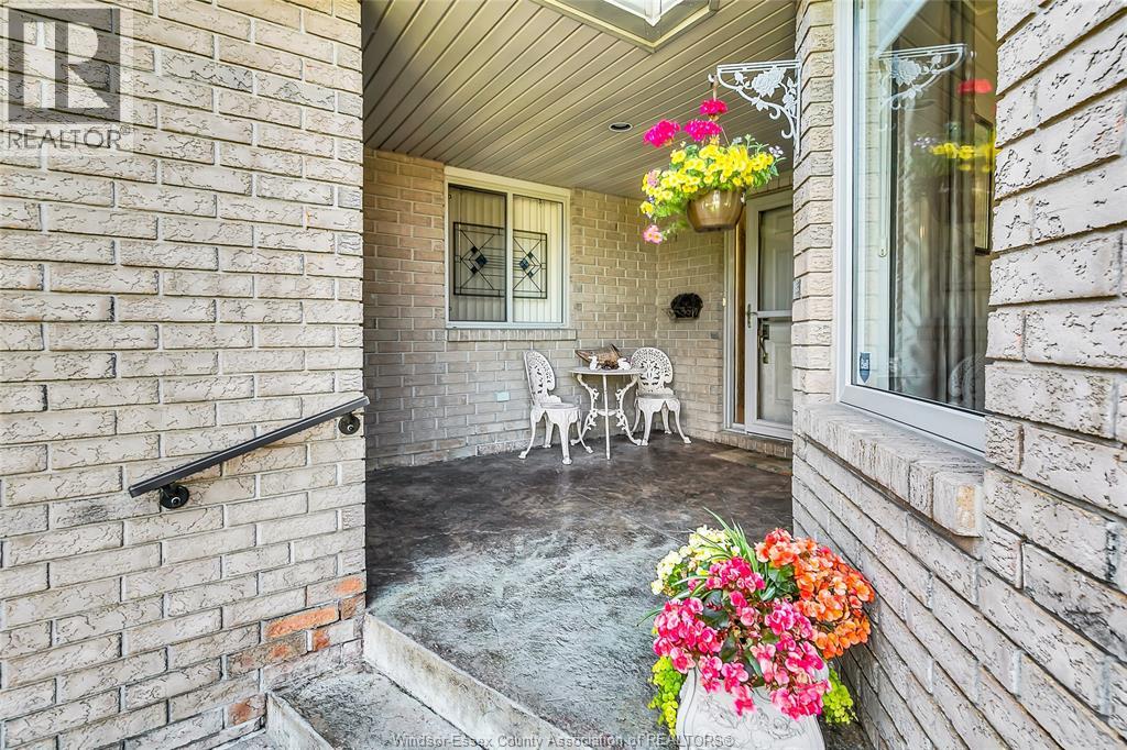 1385 Imperial Crescent, Windsor, Ontario  N9G 2T6 - Photo 3 - 26015315