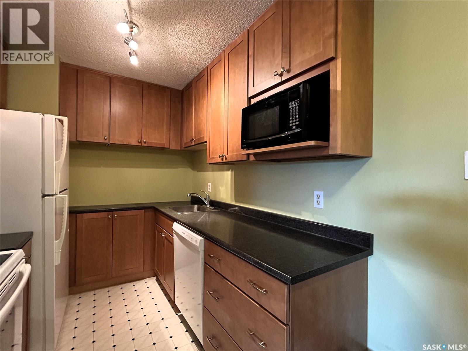 310 403 Tait Court, Saskatoon, Saskatchewan  S7H 5L3 - Photo 4 - SK040774