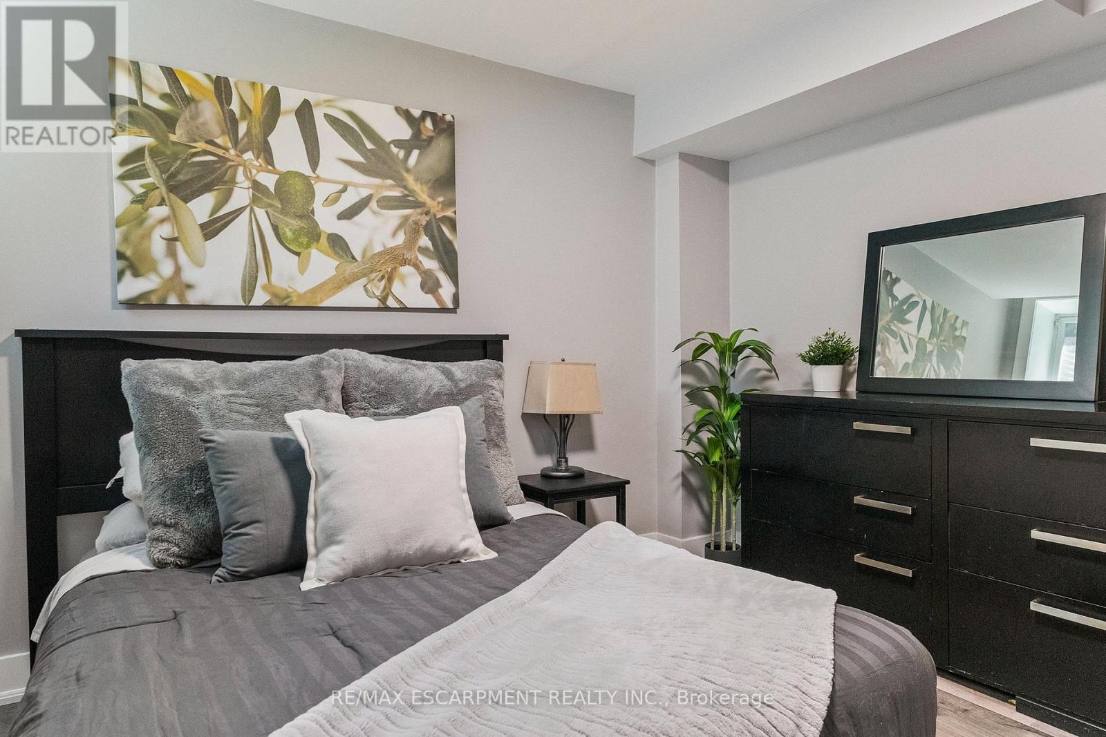 37 - 2243 Turnberry Road, Burlington, Ontario  L7M 4Y5 - Photo 38 - W13494426