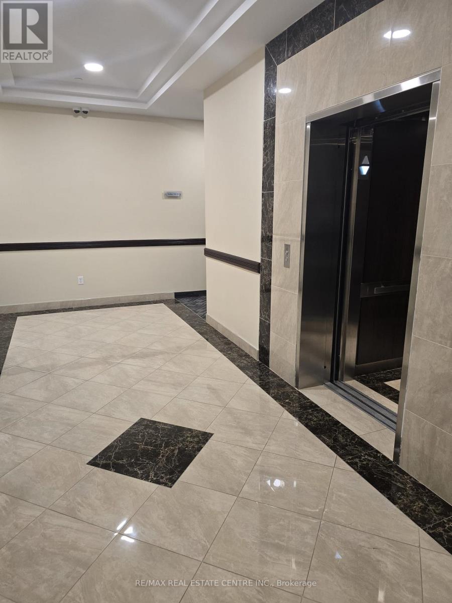 207 - 30 Topflight Drive, Mississauga, Ontario  L5S 0A8 - Photo 3 - W13494440