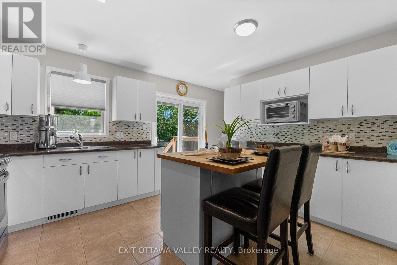 19 Vera Crescent, Whitewater Region, Ontario  K0J 1C0 - Photo 10 - X13494542