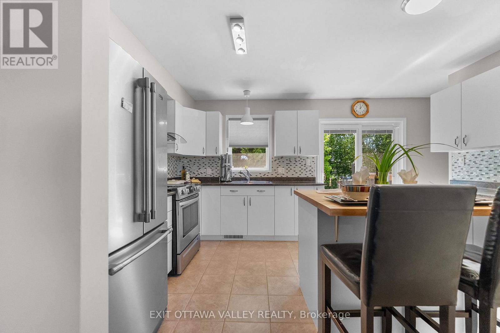 19 Vera Crescent, Whitewater Region, Ontario  K0J 1C0 - Photo 11 - X13494542