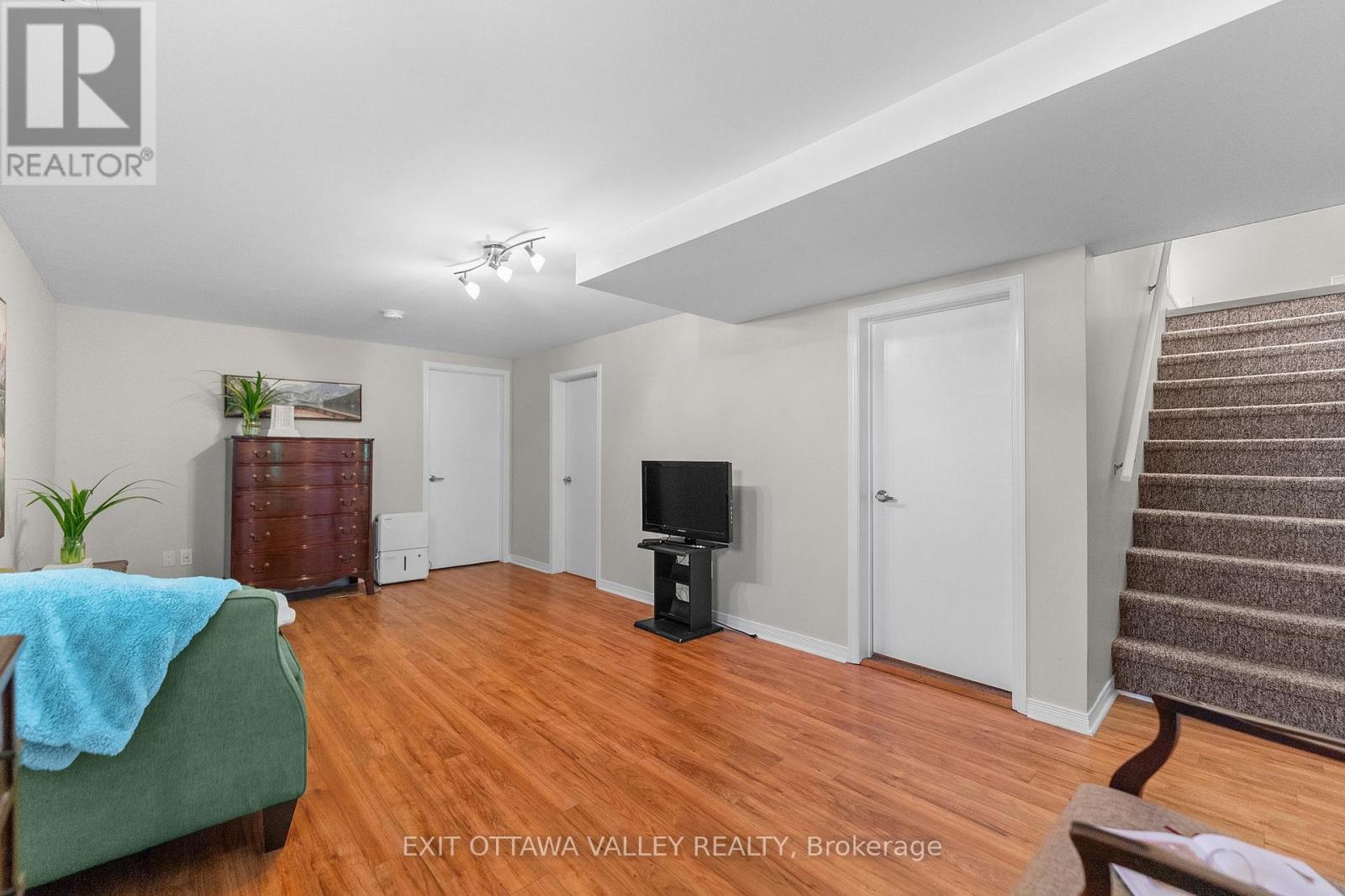 19 Vera Crescent, Whitewater Region, Ontario  K0J 1C0 - Photo 19 - X13494542