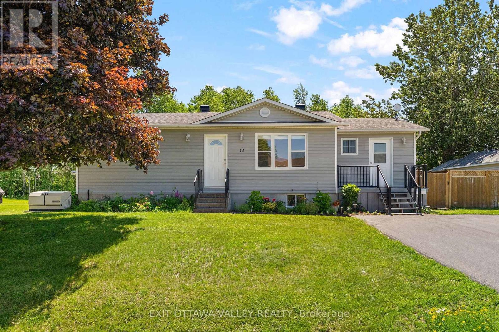 19 Vera Crescent, Whitewater Region, Ontario  K0J 1C0 - Photo 2 - X13494542