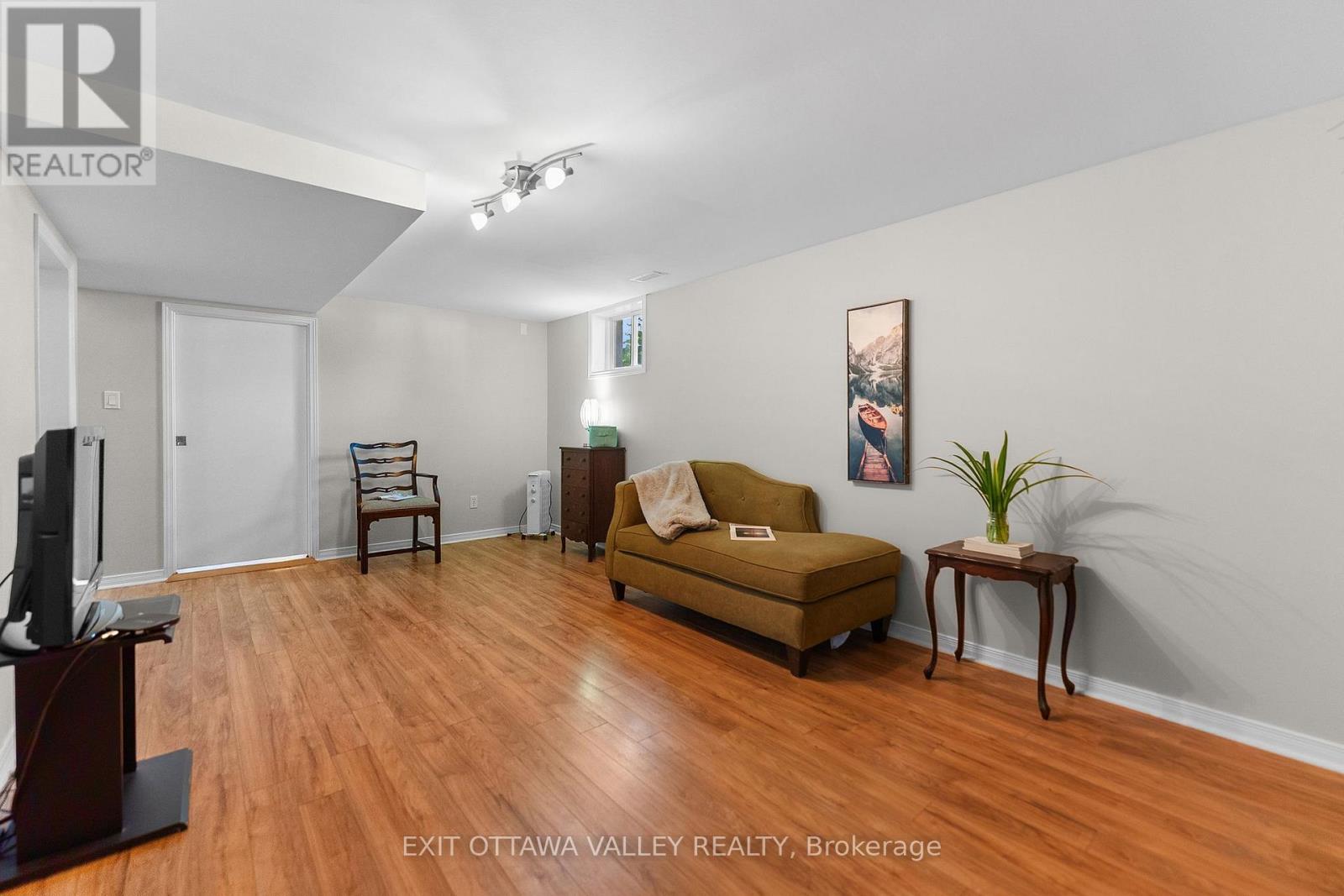 19 Vera Crescent, Whitewater Region, Ontario  K0J 1C0 - Photo 20 - X13494542