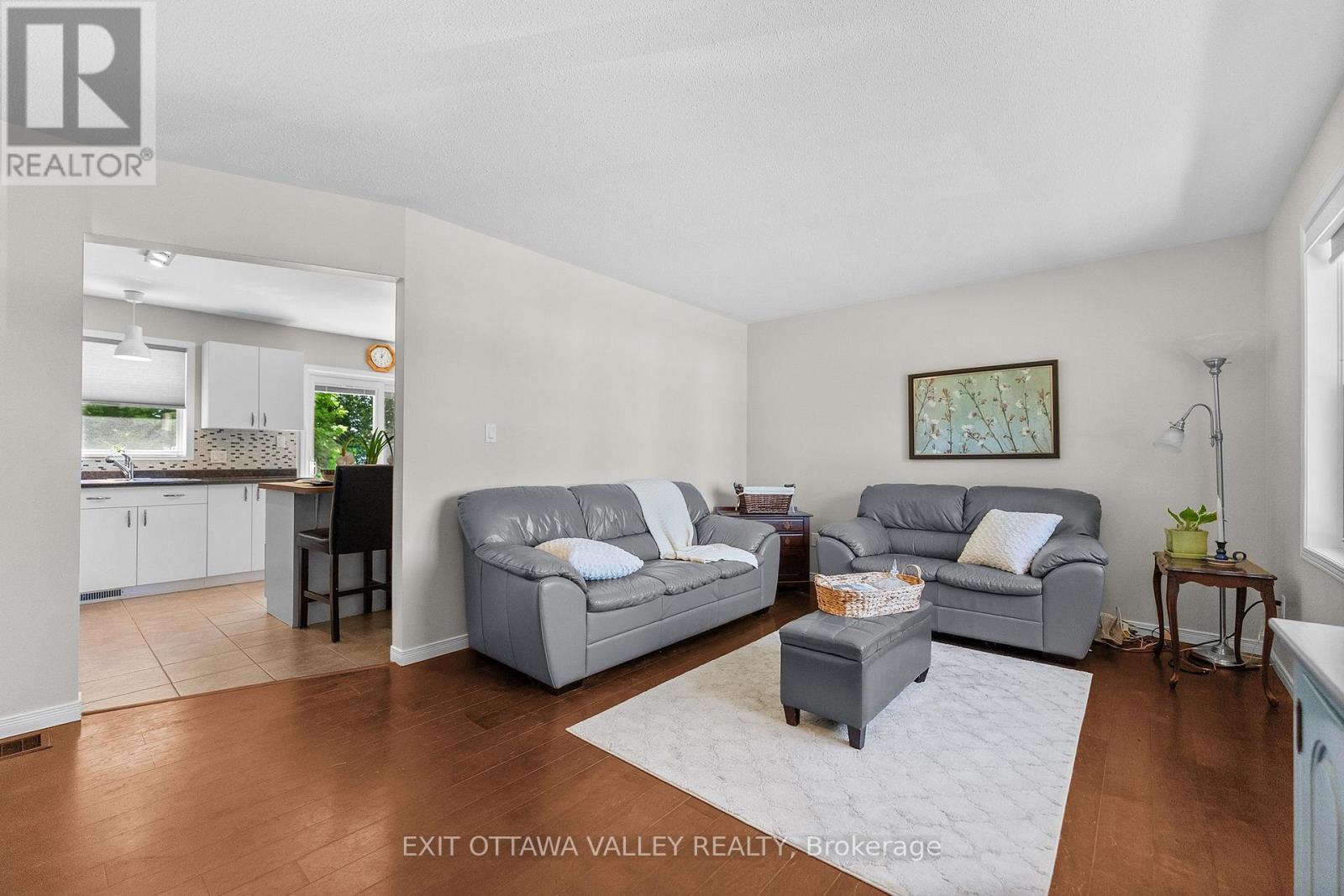 19 Vera Crescent, Whitewater Region, Ontario  K0J 1C0 - Photo 7 - X13494542