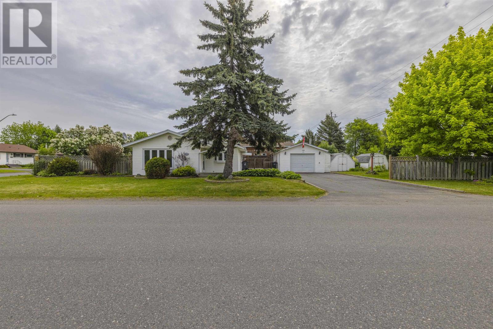 1106 Crawford Ave, Thunder Bay, Ontario  P7E 3C9 - Photo 1 - TB2601569