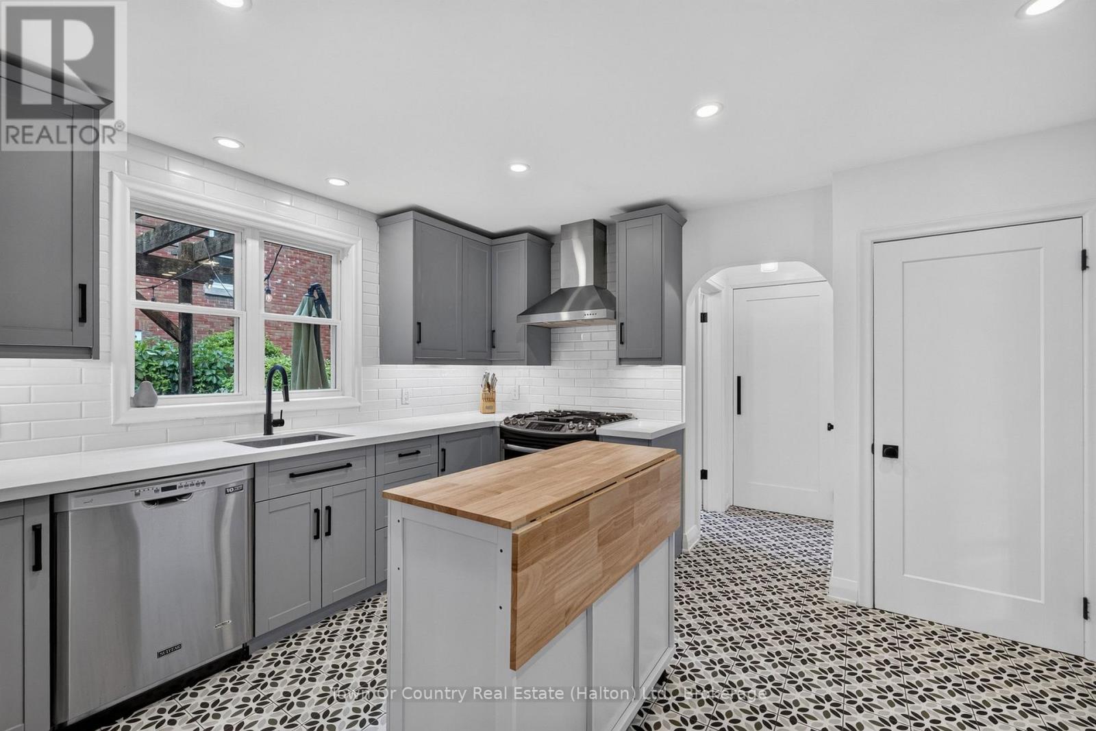 36 Willow Street N, Halton Hills, Ontario  L7J 1Z7 - Photo 17 - W13494576