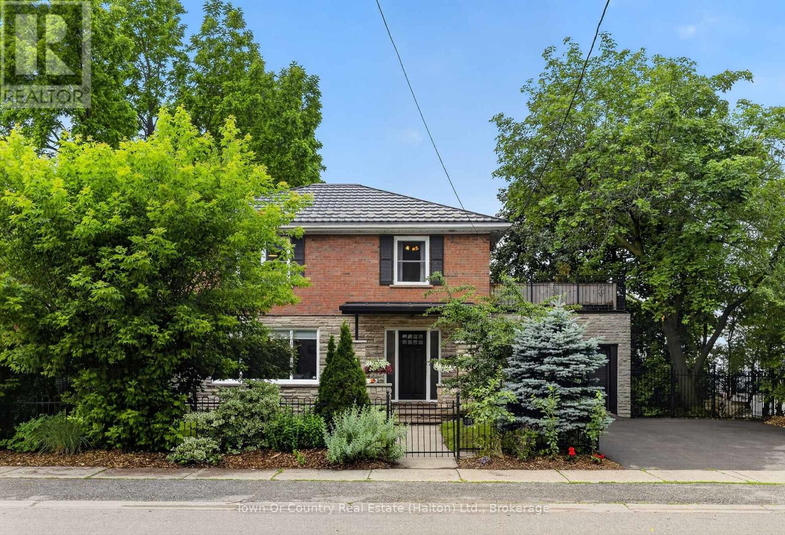 36 Willow Street N, Halton Hills, Ontario  L7J 1Z7 - Photo 2 - W13494576