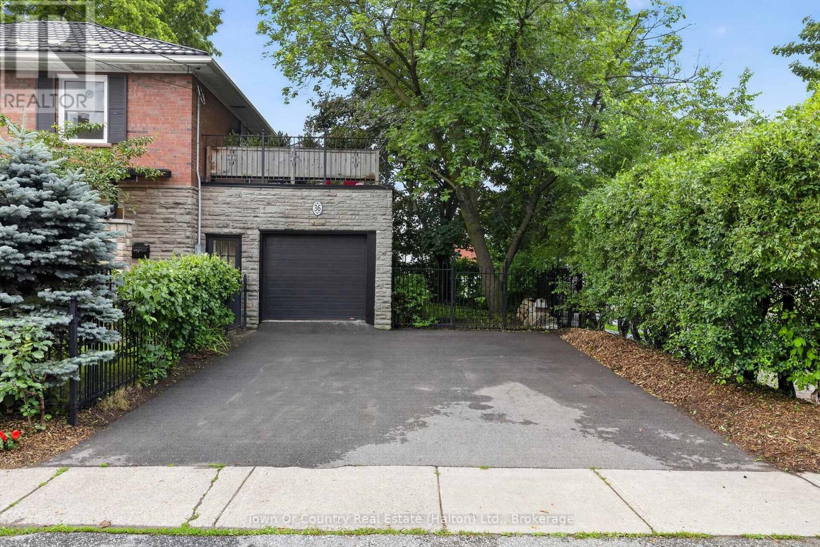 36 Willow Street N, Halton Hills, Ontario  L7J 1Z7 - Photo 3 - W13494576
