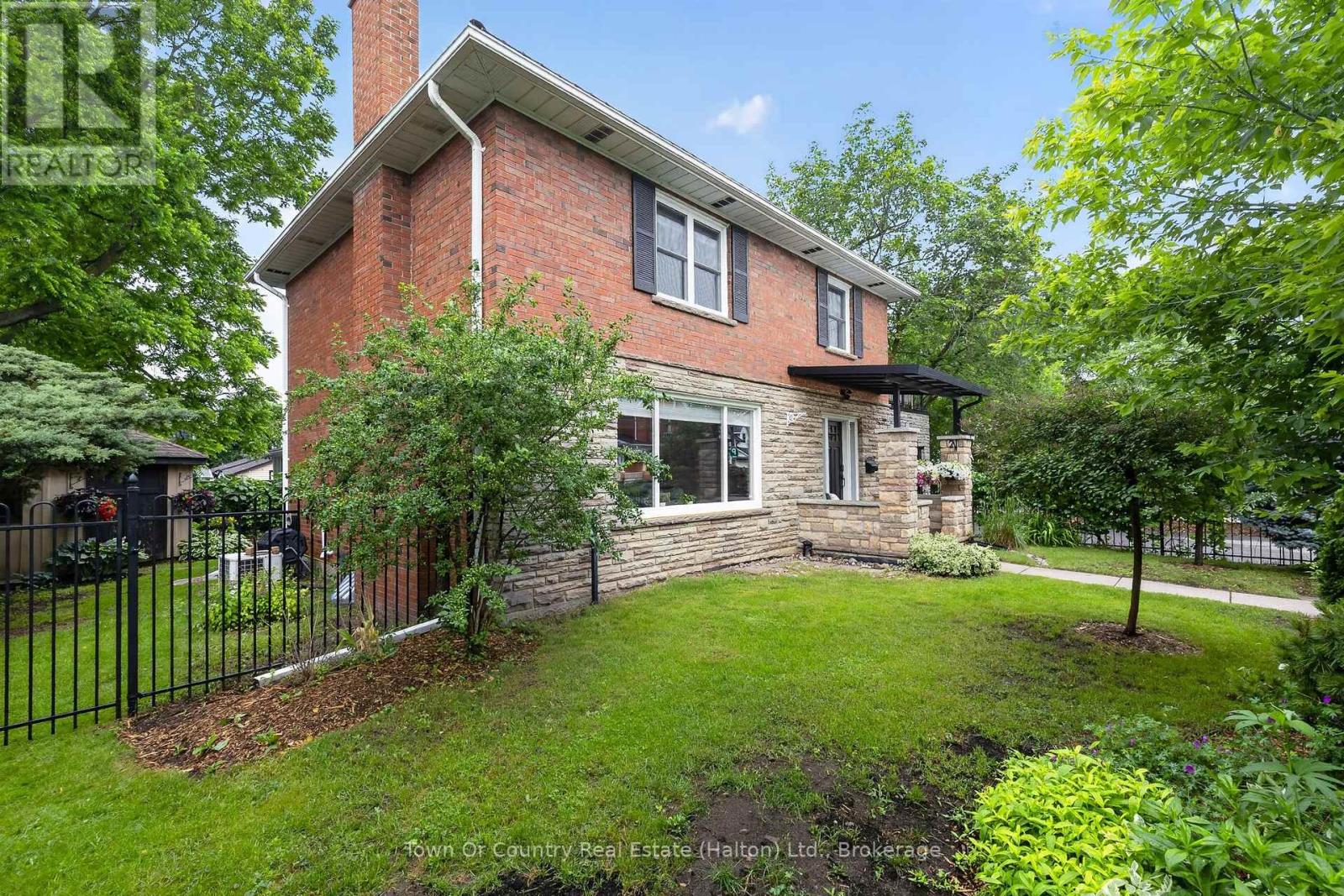 36 Willow Street N, Halton Hills, Ontario  L7J 1Z7 - Photo 4 - W13494576