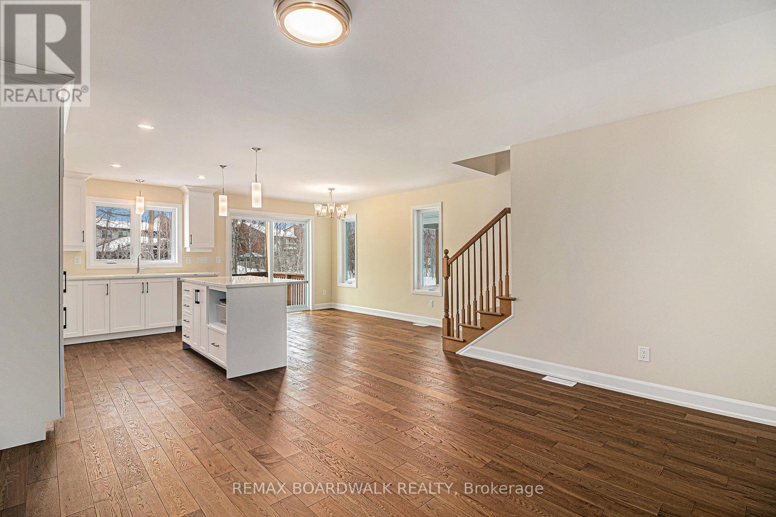 343 Voyageur Place, Russell, Ontario  K0A 1W0 - Photo 3 - X13494702