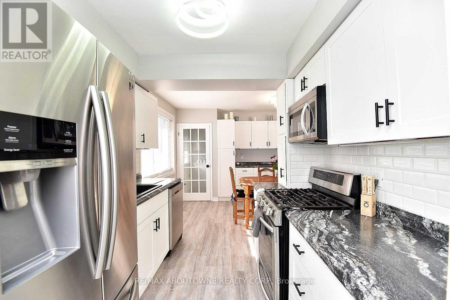 314 Bevan Drive, Burlington, Ontario  L7L 4L2 - Photo 10 - W13492418