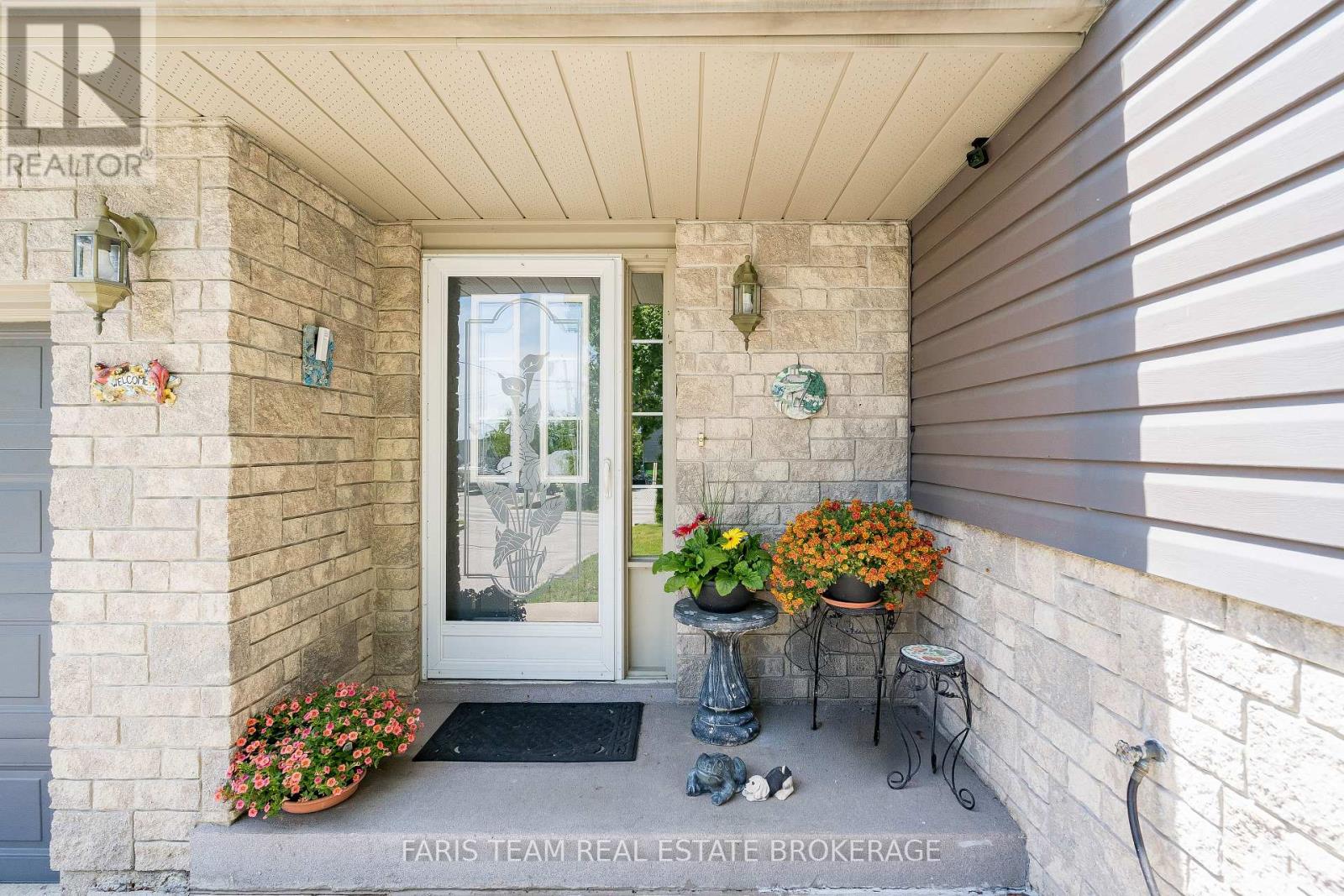 46 Greenwood Avenue, Oro-Medonte, Ontario  L0K 1E0 - Photo 3 - S13235970
