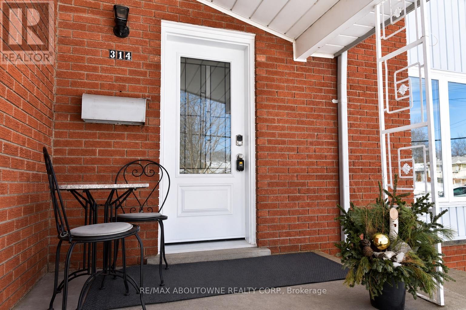 314 Bevan Drive, Burlington, Ontario  L7L 4L2 - Photo 3 - W13492418