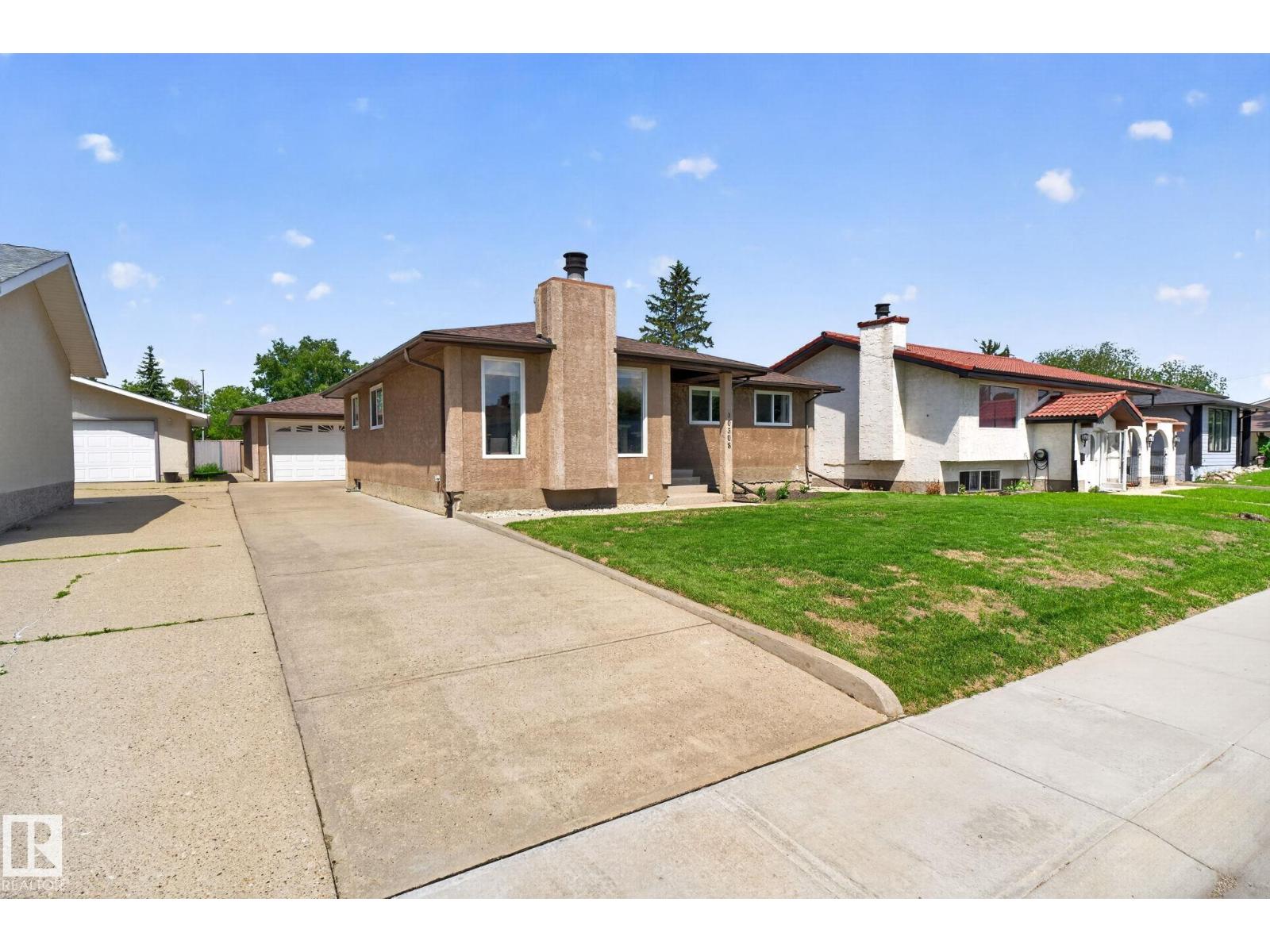 10308 166 AV NW, Edmonton, Alberta
