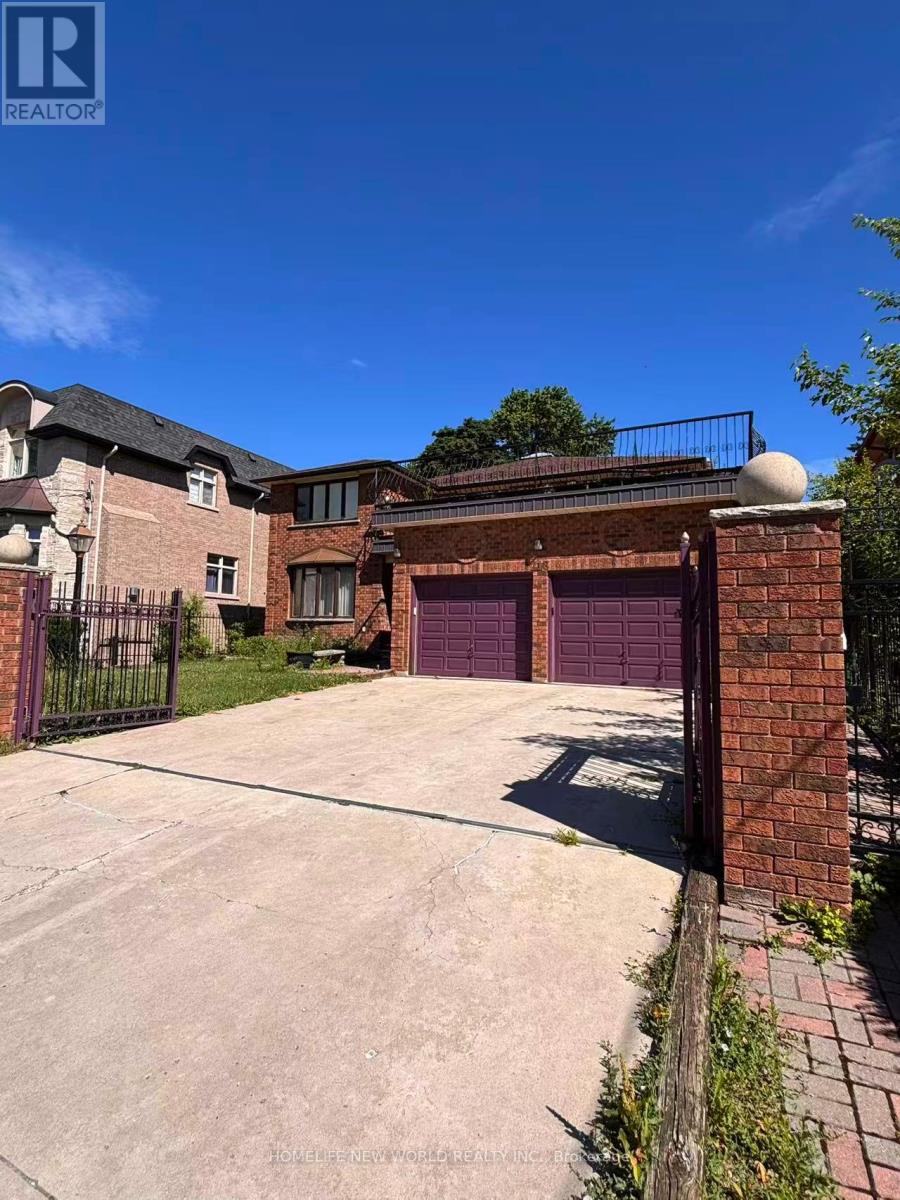 218 HOLLYWOOD AVENUE, Toronto, Ontario